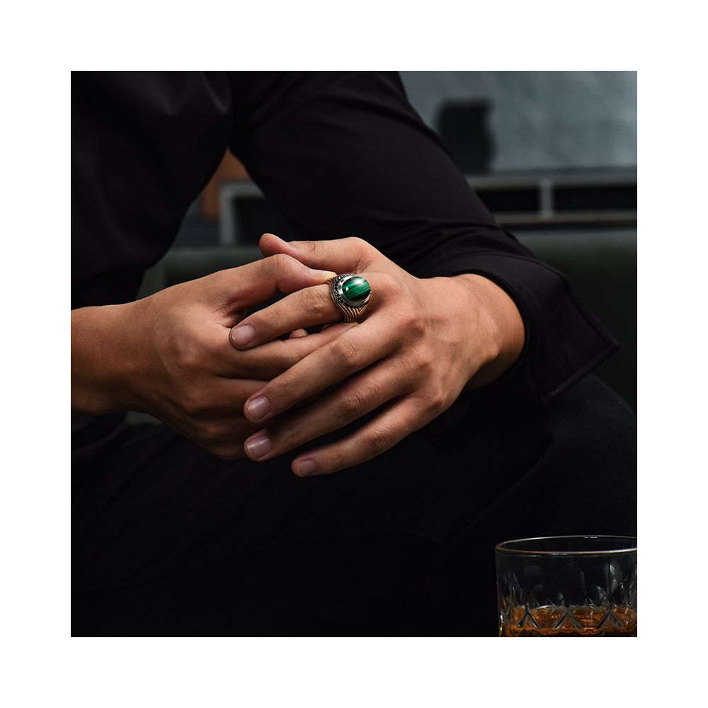 IDEAGEMER Malachite Ring for Men Retro Trendy Luxurious Sophisticated and Personalized Closed Loop Ring image 2