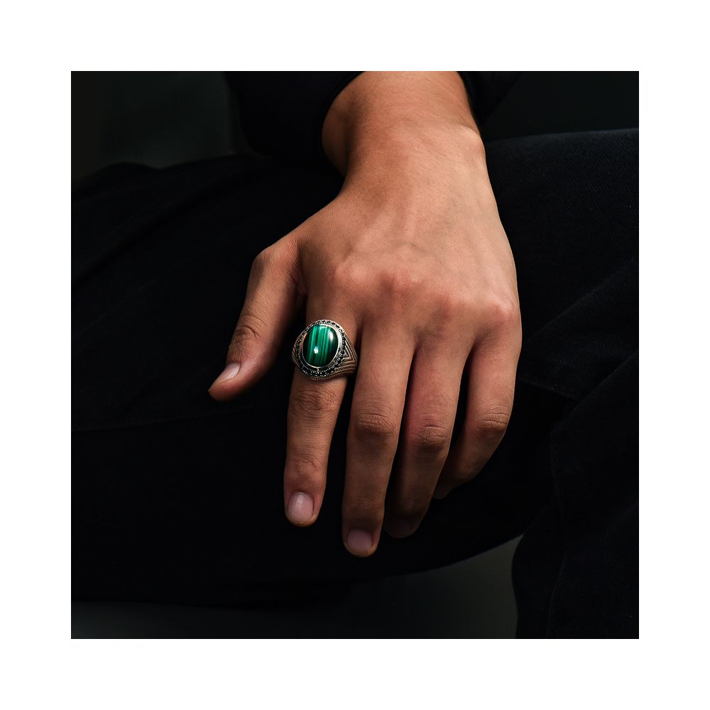 IDEAGEMER Malachite Ring for Men Retro Trendy Luxurious Sophisticated and Personalized Closed Loop Ring image 4
