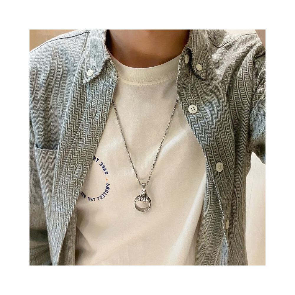 Necklace men s hip hop niche European and American street retro skeleton claw circle pendant men s personality simple accessories image 2