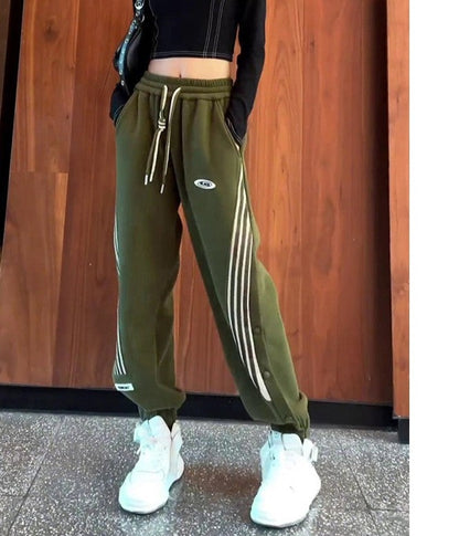 Casual joggers with graphic three-bar women sweatpants