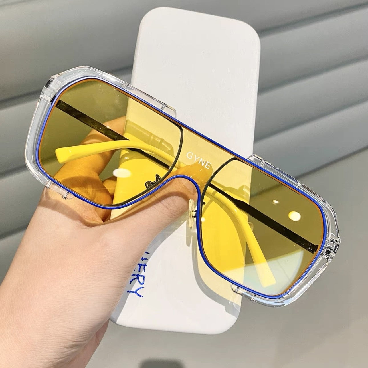 Slimming  sunglasses