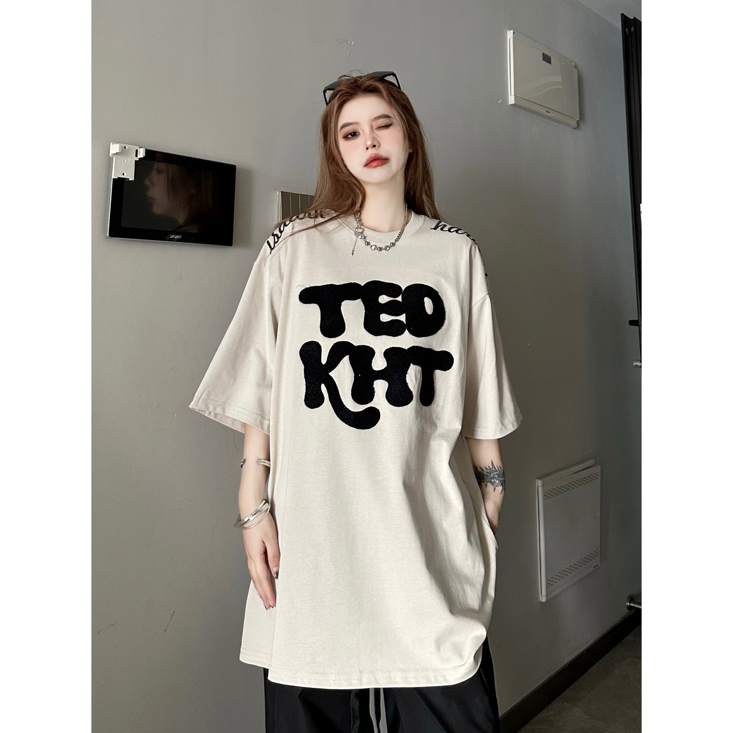 Flocked letter short-sleeved T-shirt oversize loose men and women wear