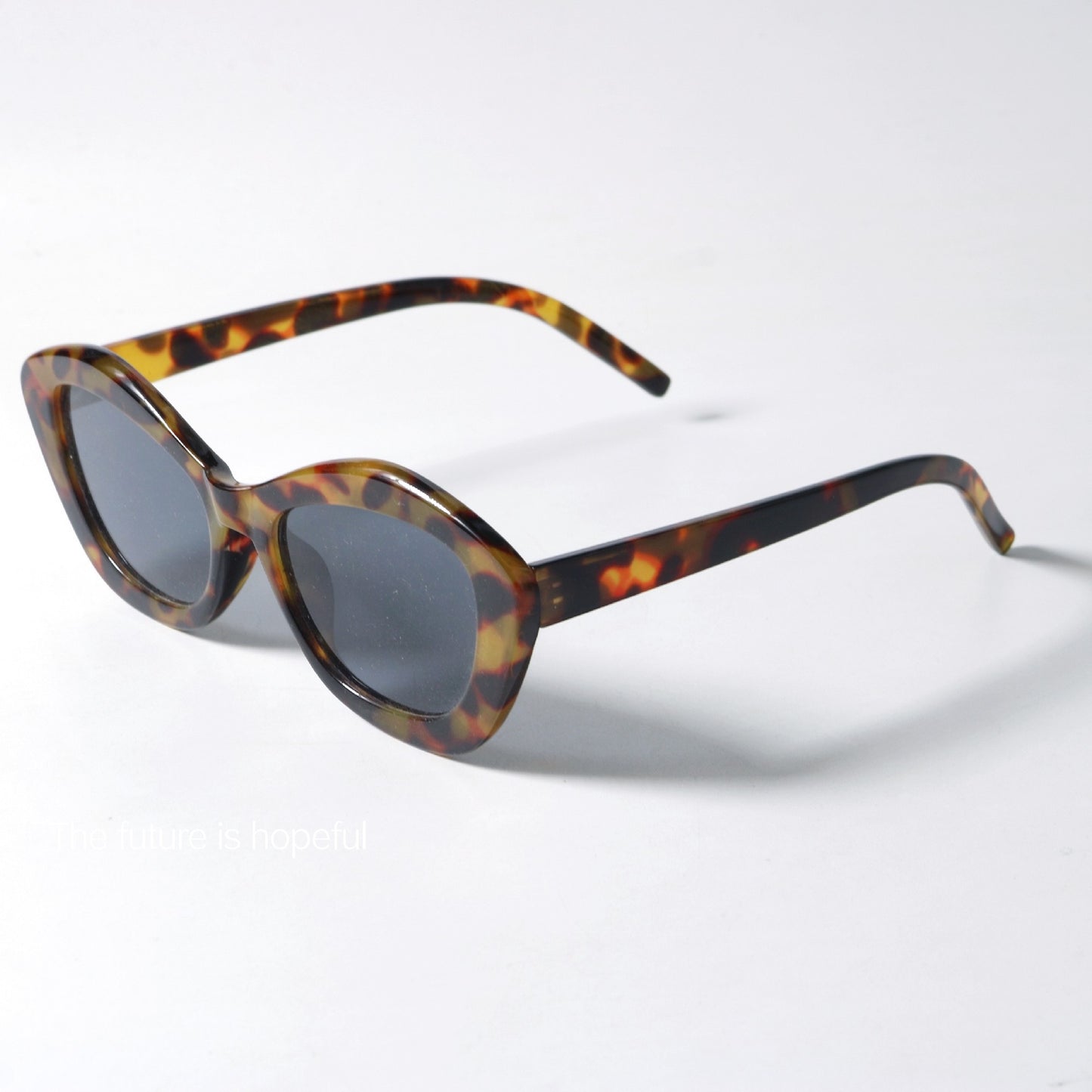 White framed sunglasses UV400