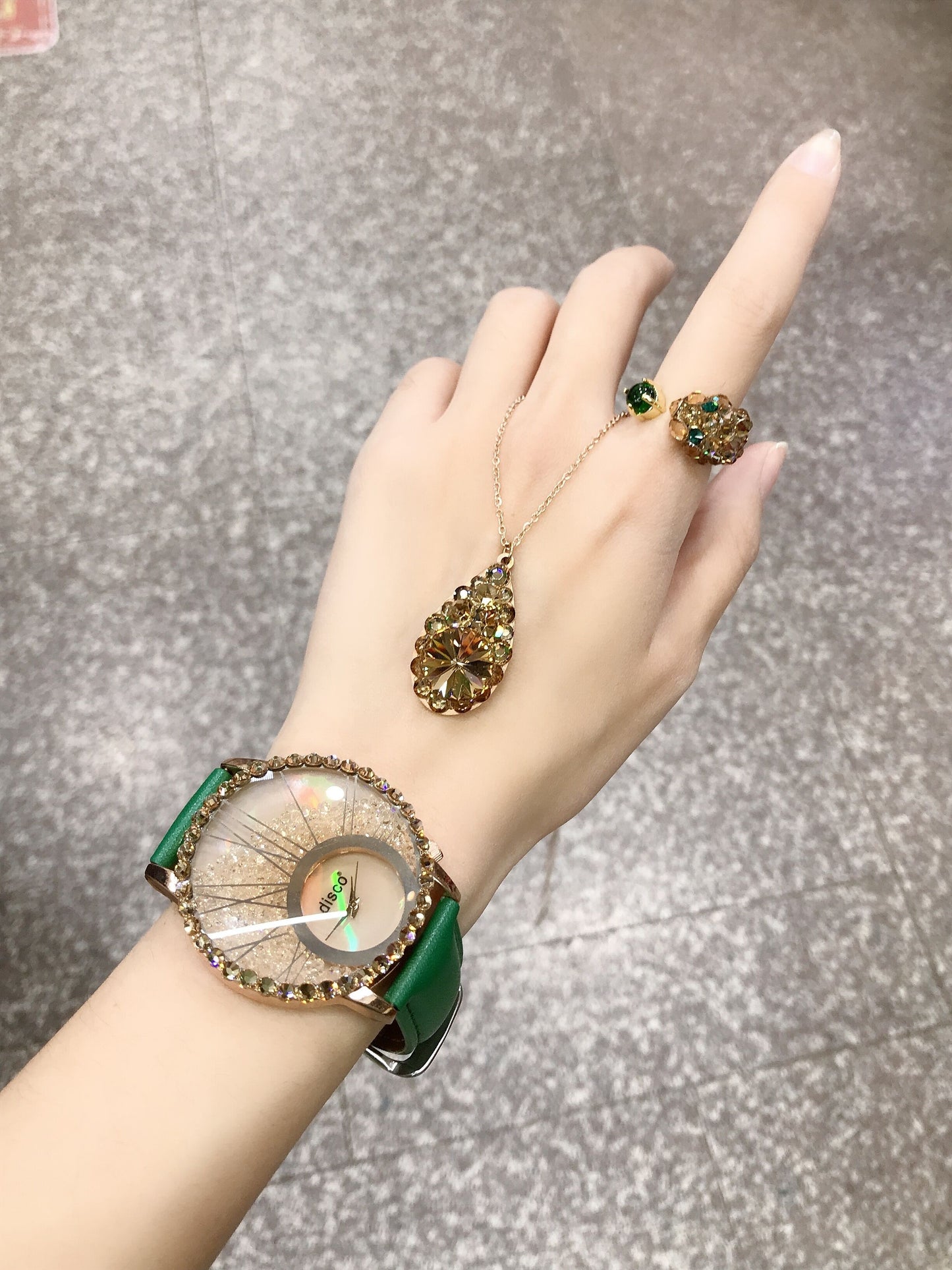 Women Jewelries set wristwatches necklace and ring