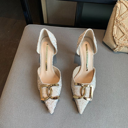 Pointed high heels with a design sense