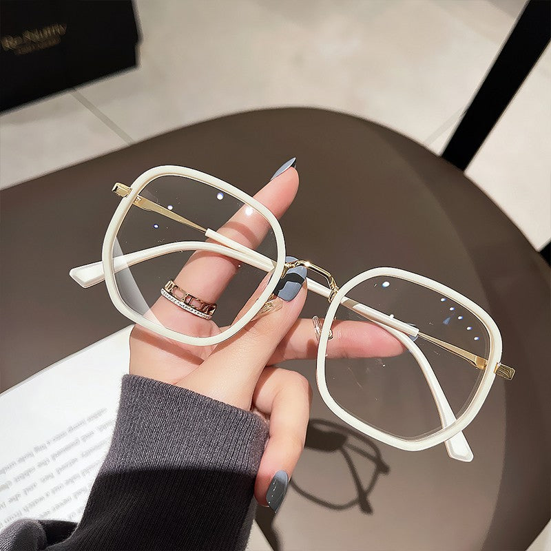 Women plain mirror with gray sun eyeglass