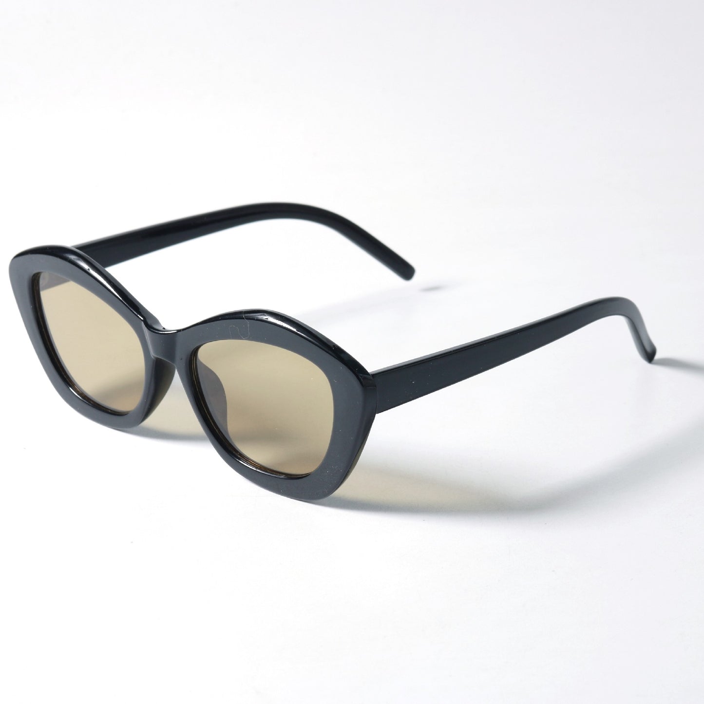 White framed sunglasses UV400