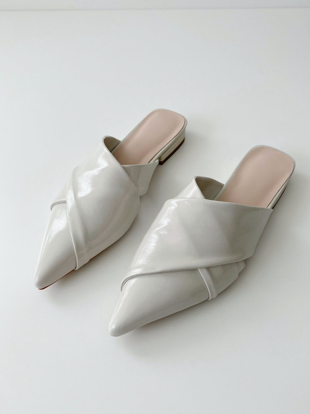 Purple pointed leather flat slippers fashionable sandals