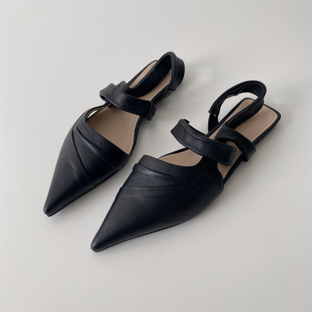 Soft off-white pointed flat back leather pointed toe sandals