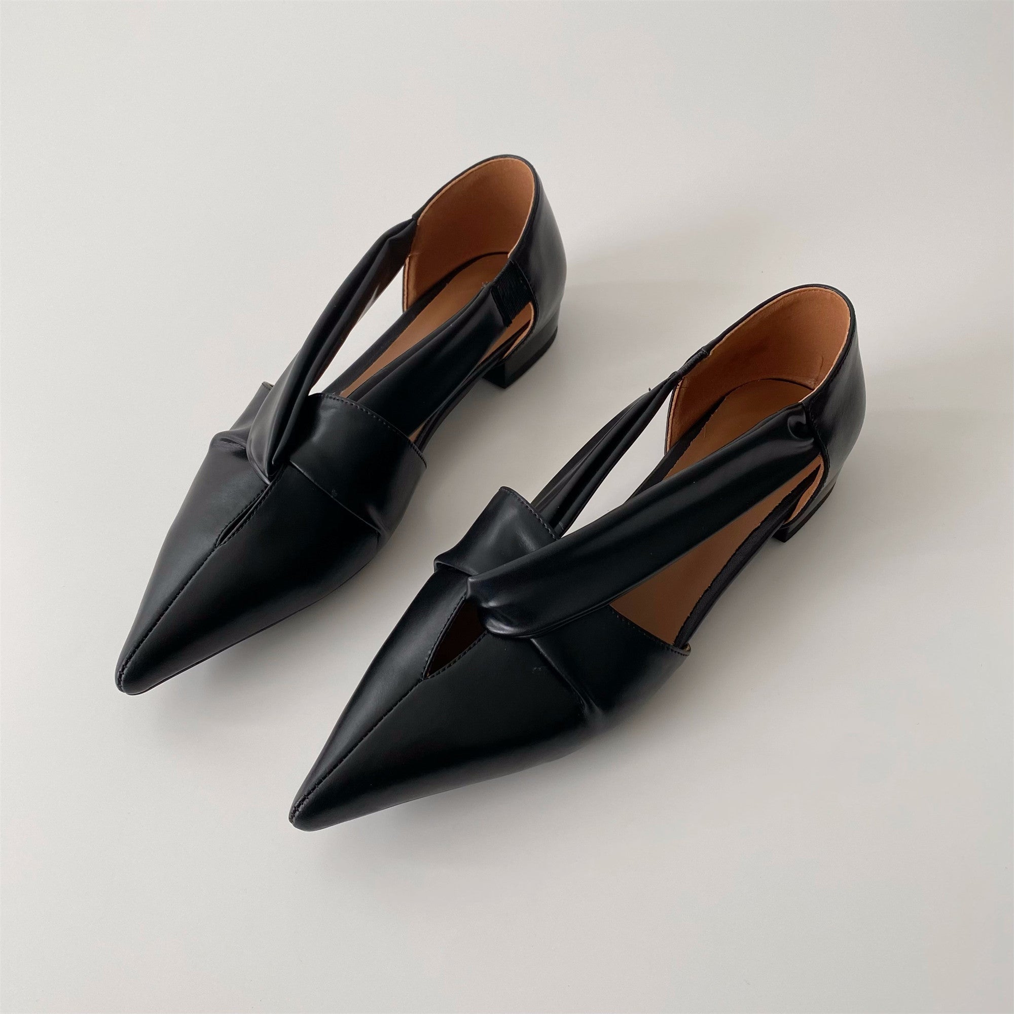 Gold belt leather flat heel women shoe