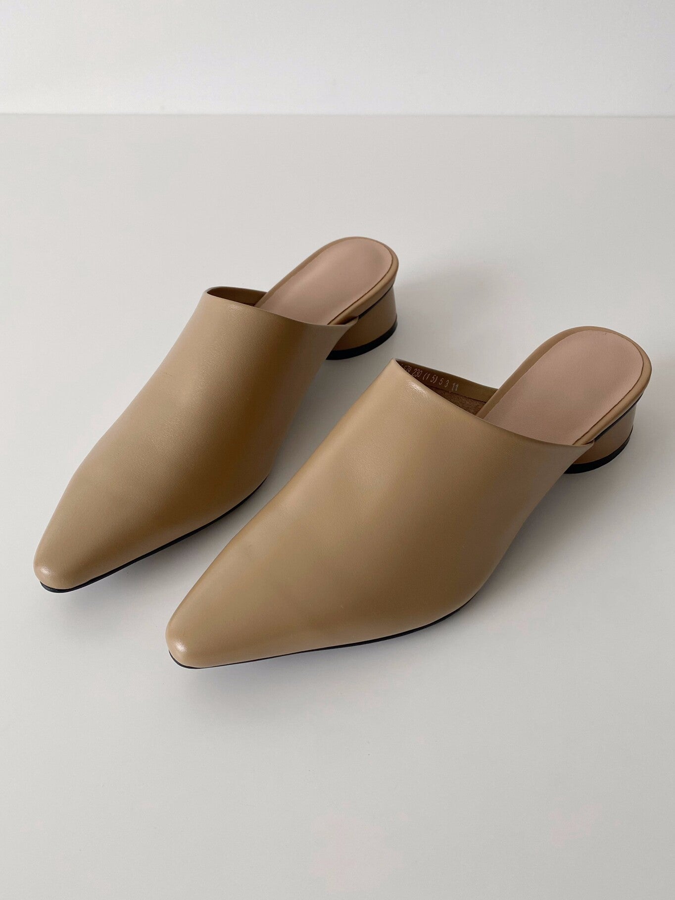 Large bottle Korean INS apricot leather pointed toe thick heel versatile casual lazy sandals wear mules and half-slippers for women