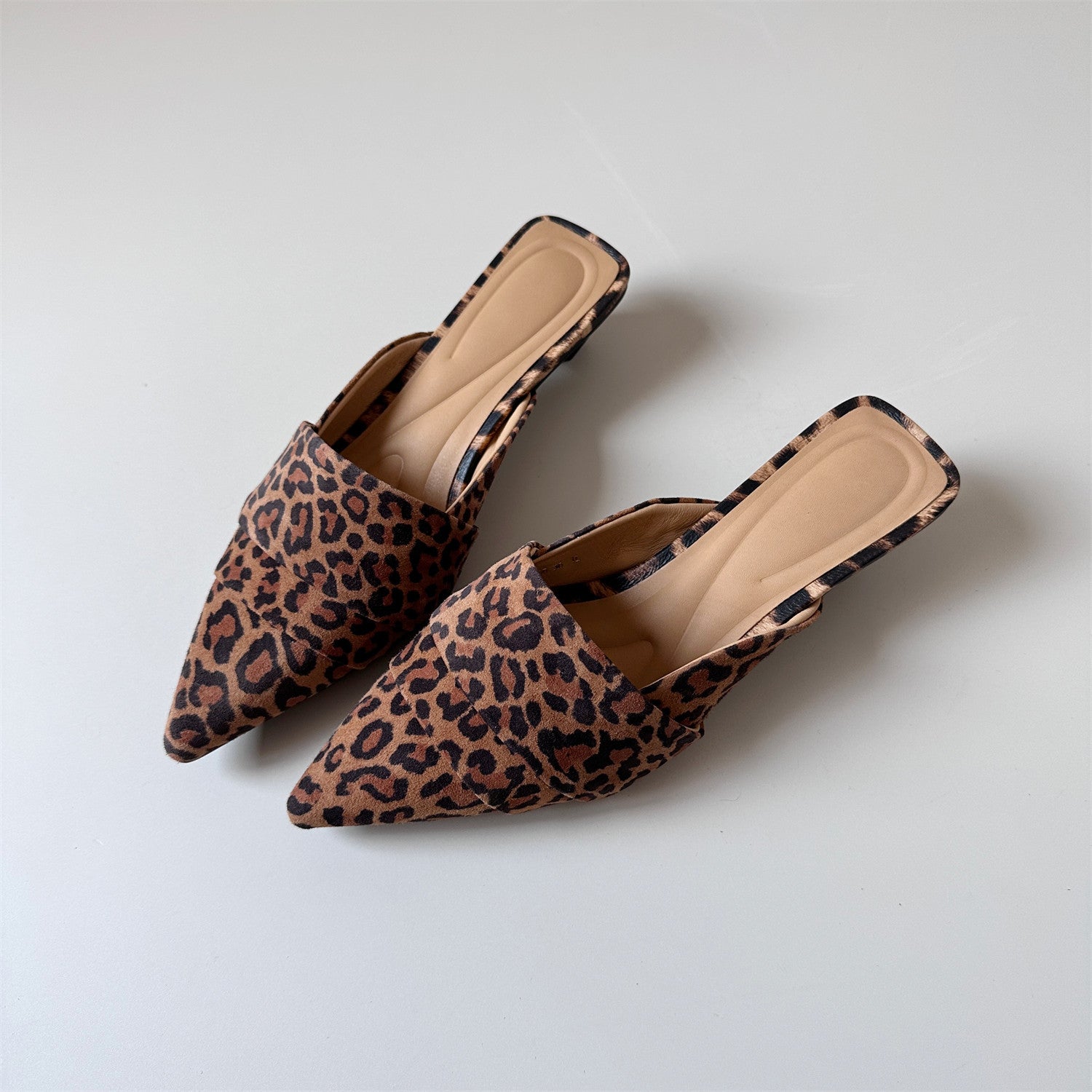 Simple leopard print pointed toe mid-heel summer shoes