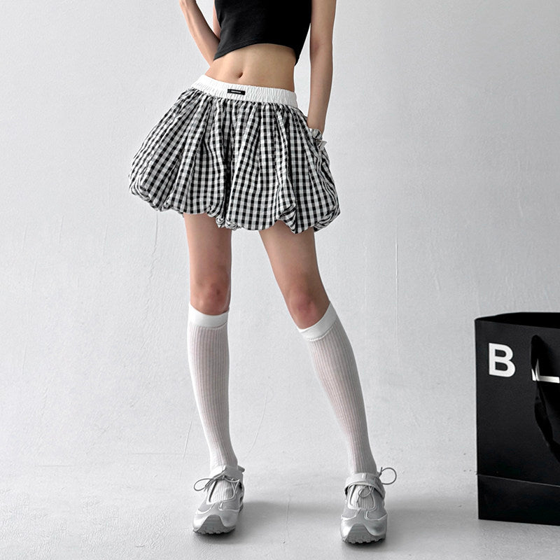 Black and white plaid fluffy flower bud short skirt pants
