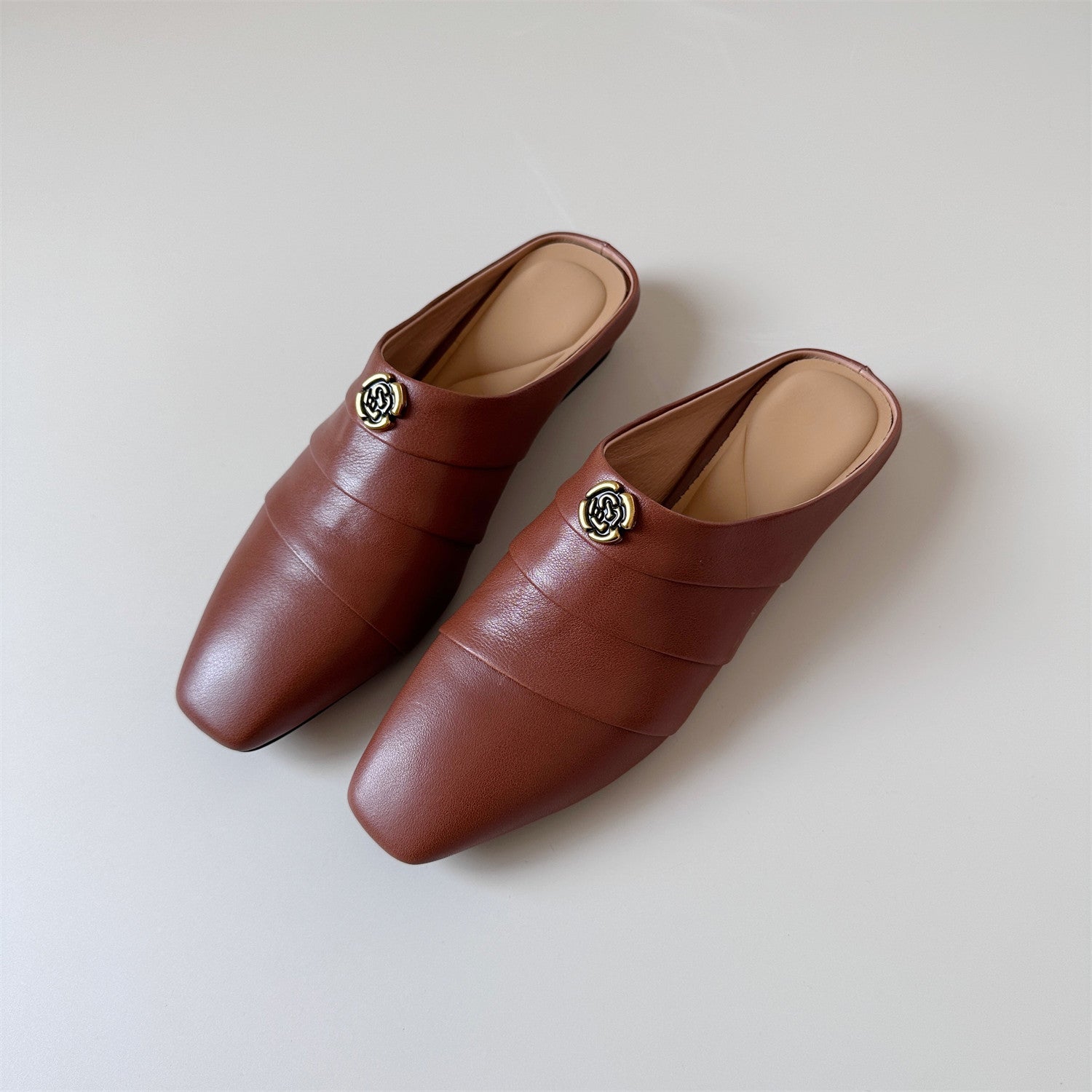 White camellia square genuine leather heel shoes