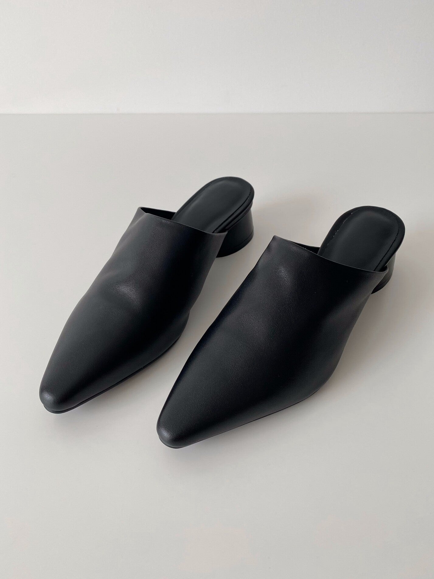 Large bottle Korean INS apricot leather pointed toe thick heel versatile casual lazy sandals wear mules and half-slippers for women