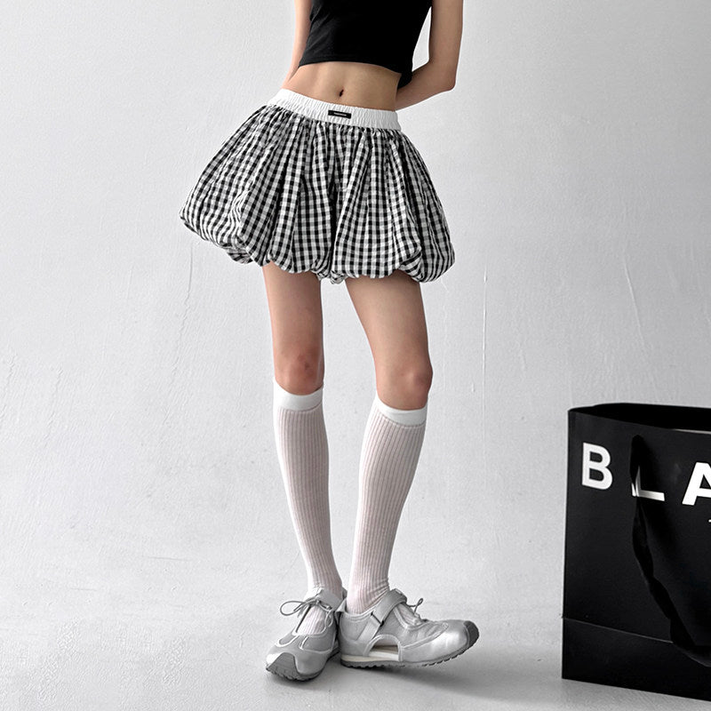 Black and white plaid fluffy flower bud short skirt pants