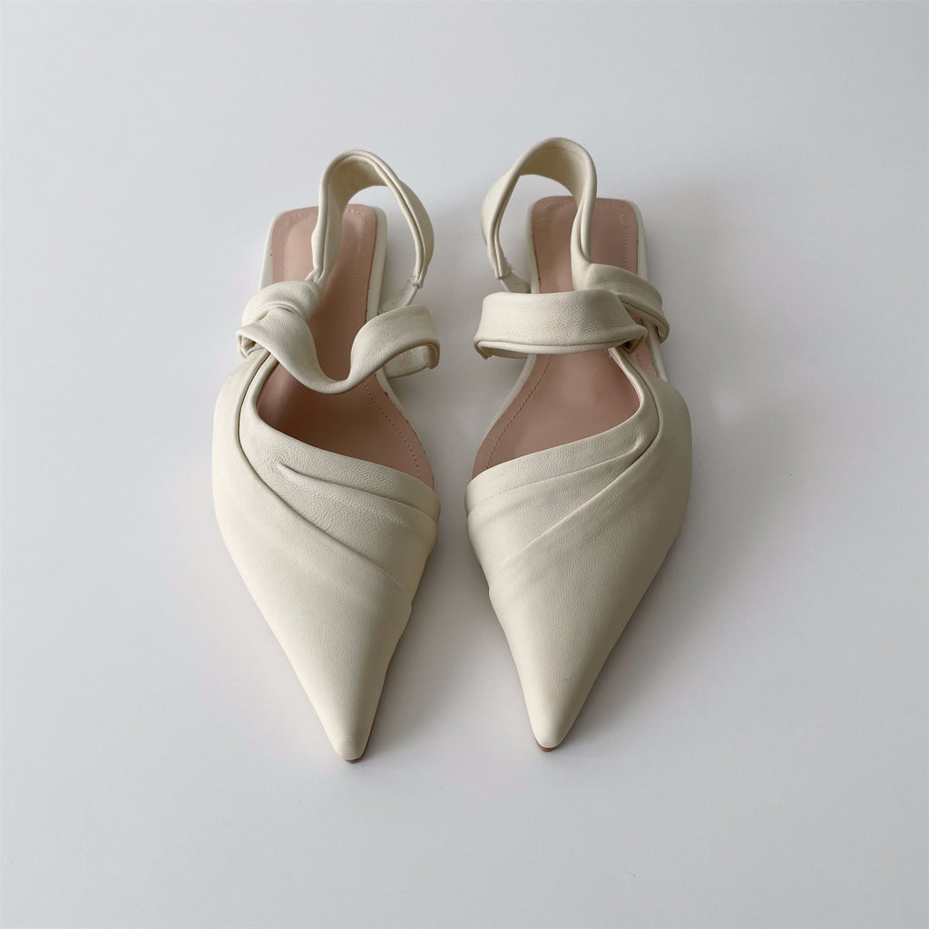 Soft off-white pointed flat back leather pointed toe sandals