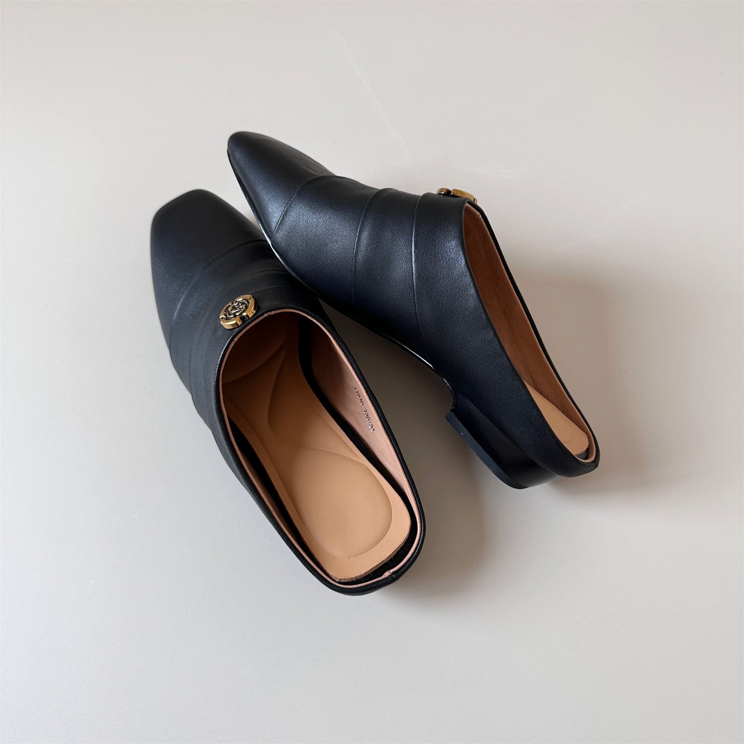 White camellia square genuine leather heel shoes
