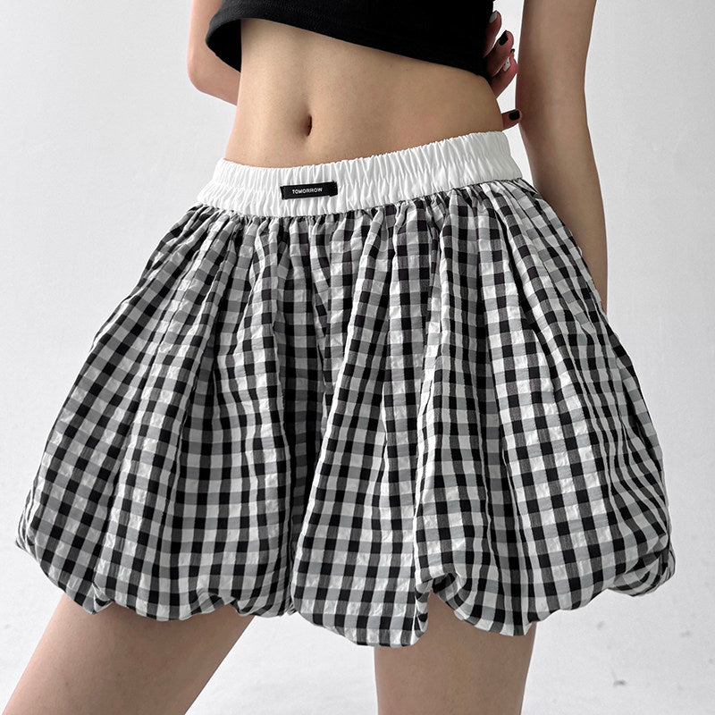 Black and white plaid fluffy flower bud short skirt pants