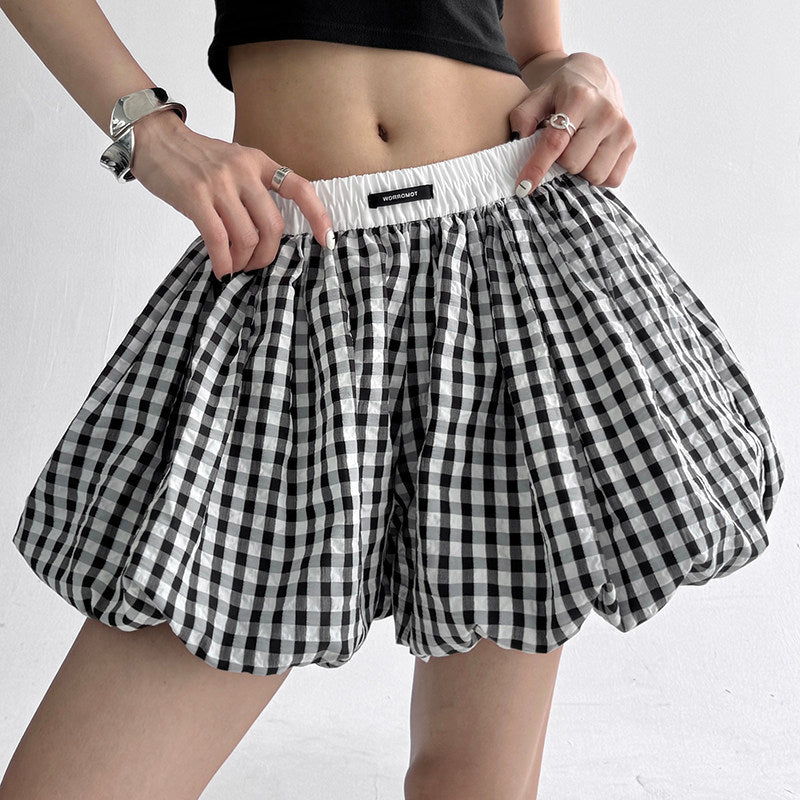 Black and white plaid fluffy flower bud short skirt pants