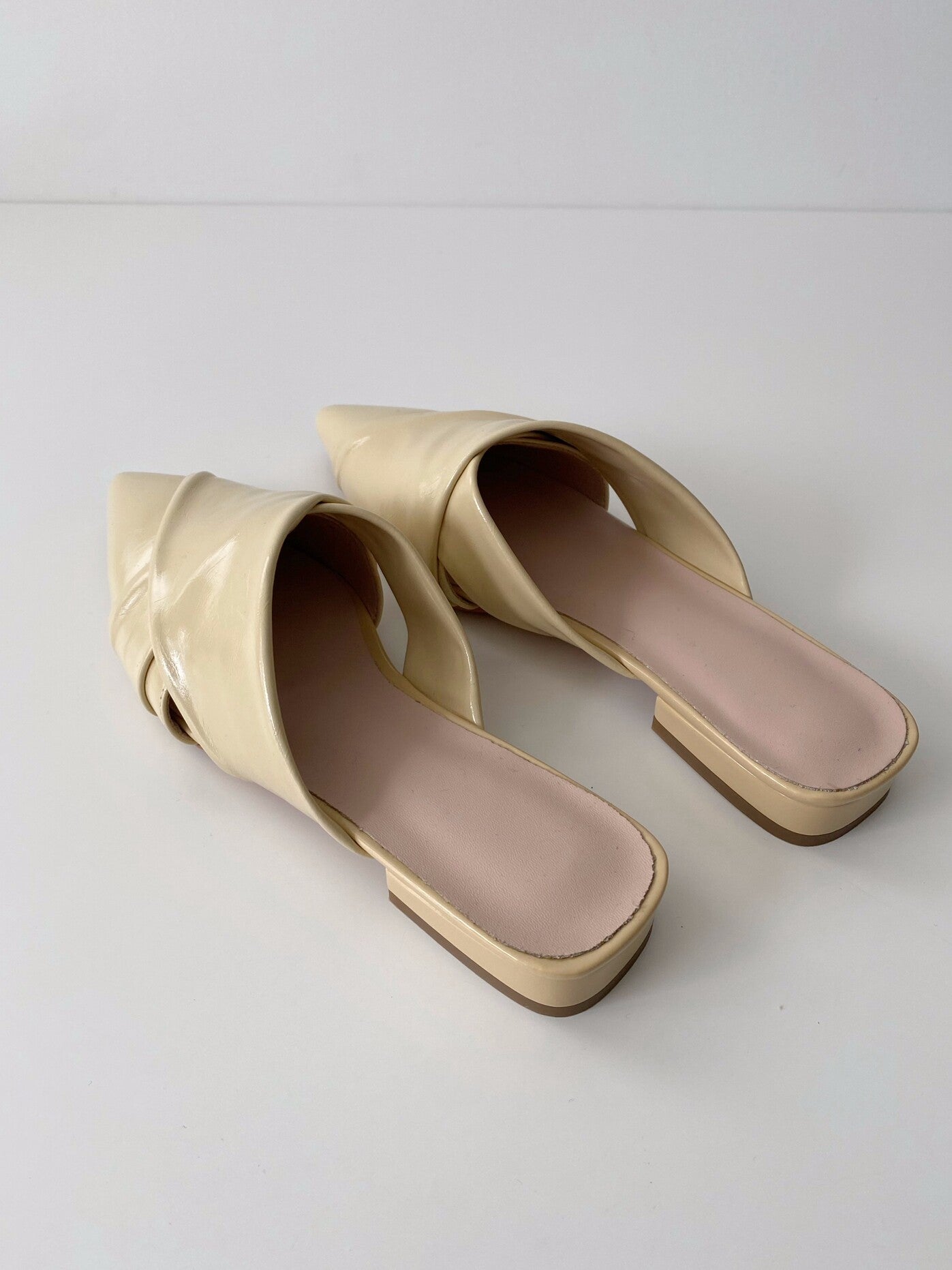 Purple pointed leather flat slippers fashionable sandals
