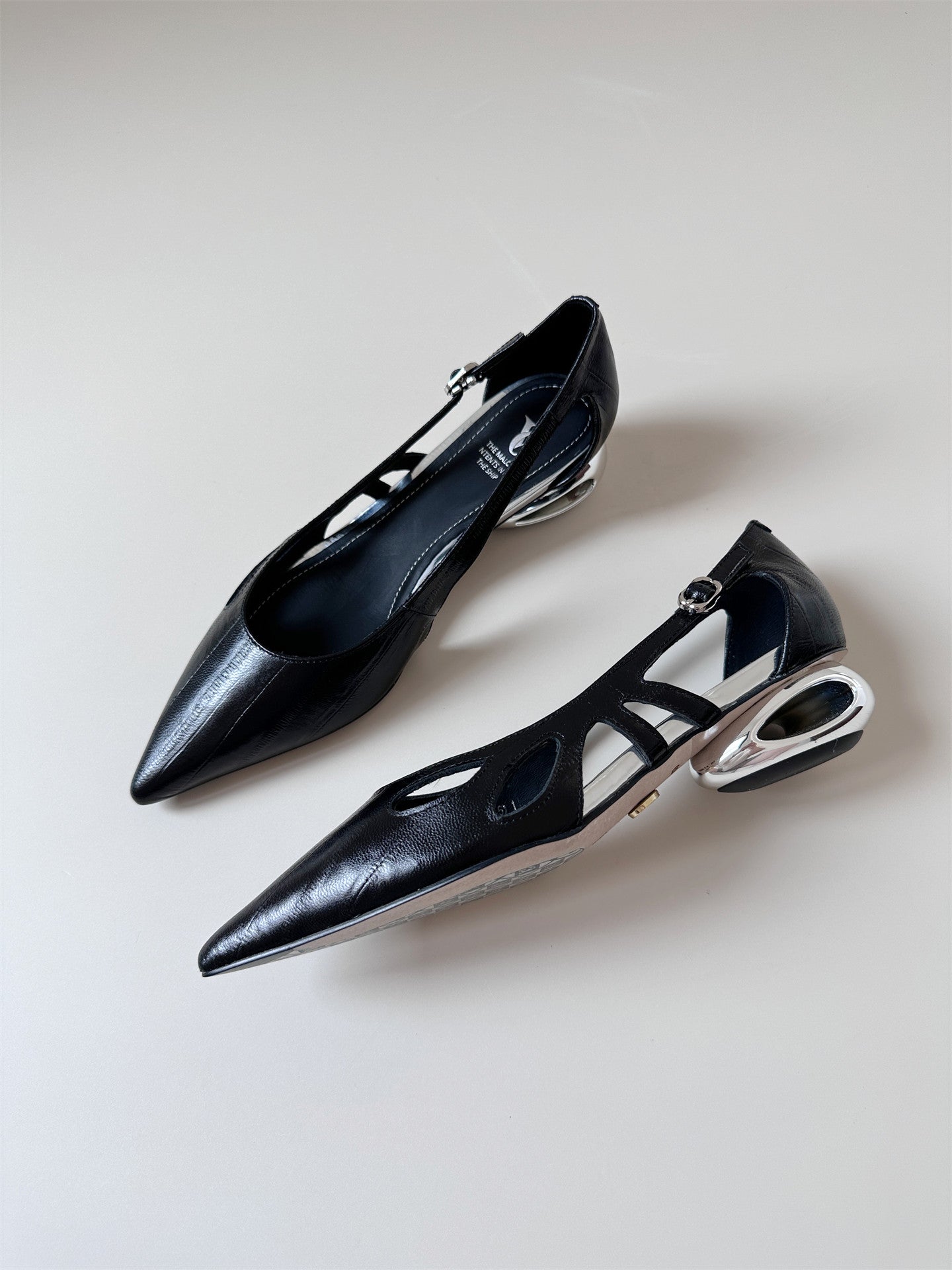 Vintage white pointed leather 3.5cm mid-heel heel shoes women's sandals