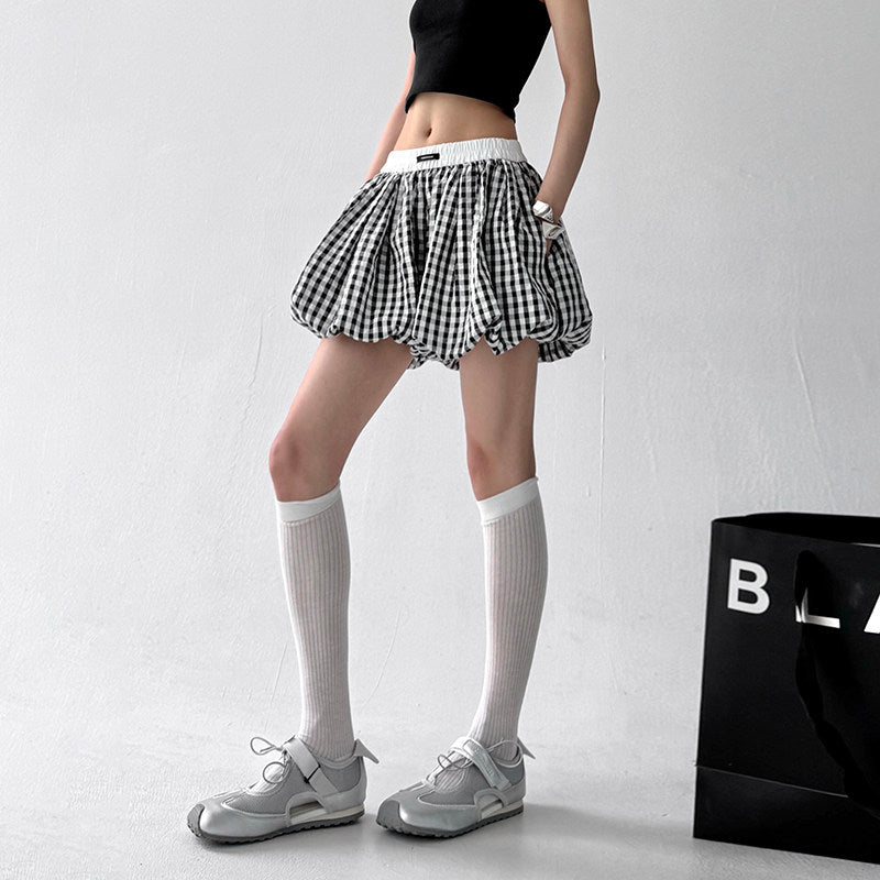 Black and white plaid fluffy flower bud short skirt pants