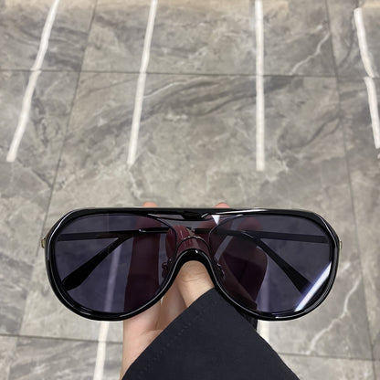 Ladies fashionable sunglasses