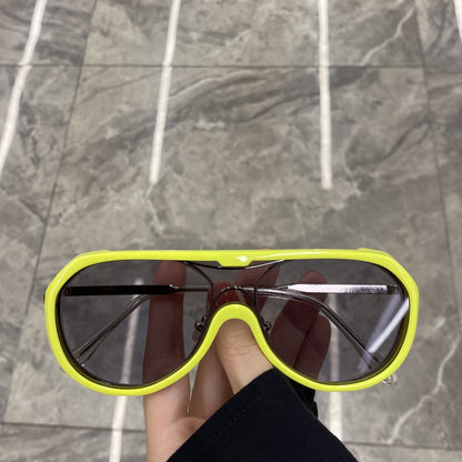 Ladies fashionable sunglasses