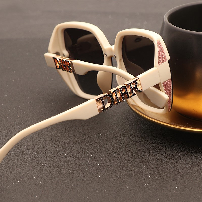 suitable thick-rimmed fashionable sunglasses