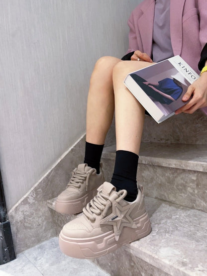 Cute bread shoes white sneakers