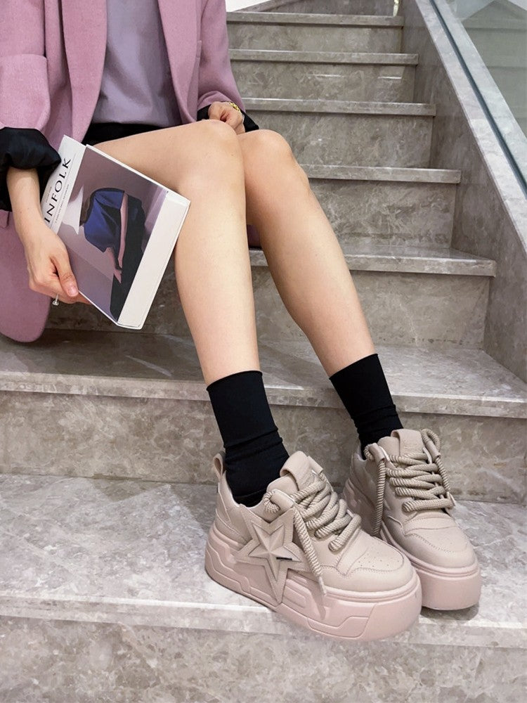 Cute bread shoes white sneakers