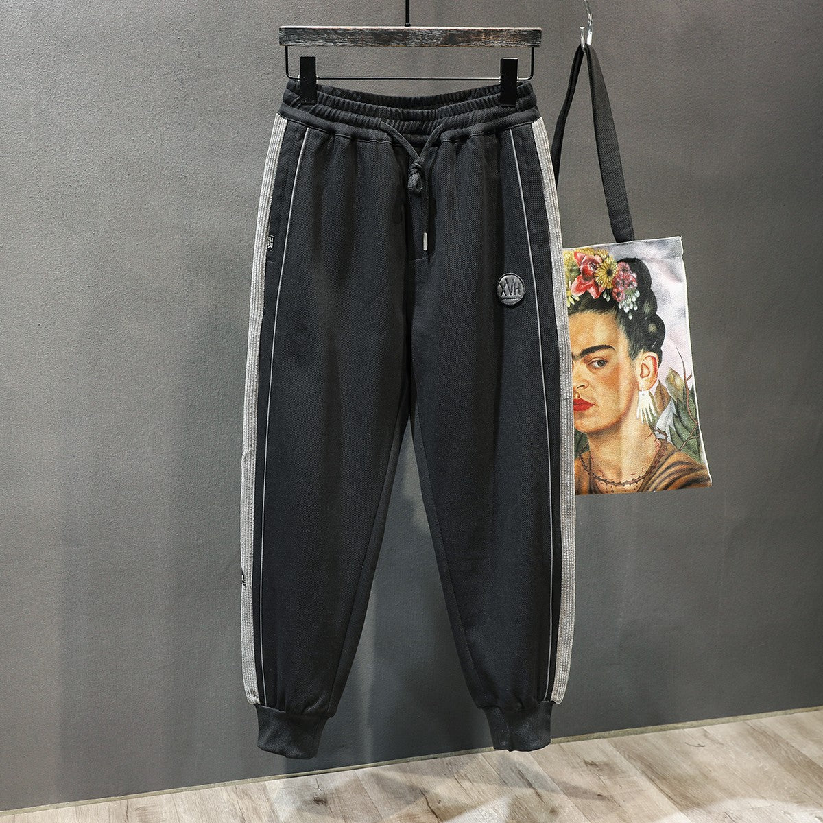 Side strips sports black sweatpant