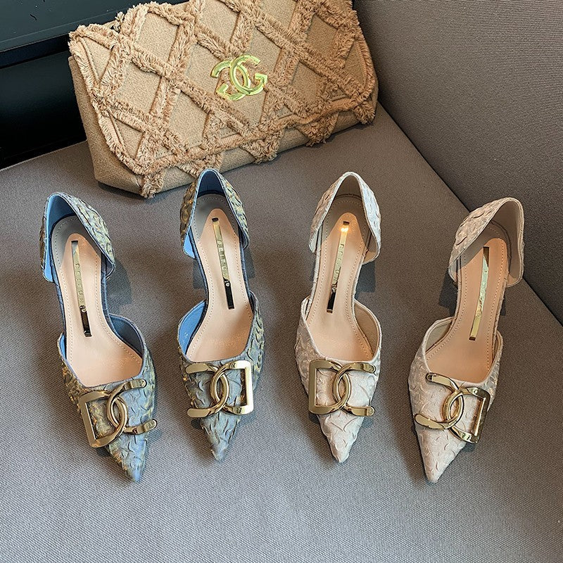 Pointed high heels with a design sense