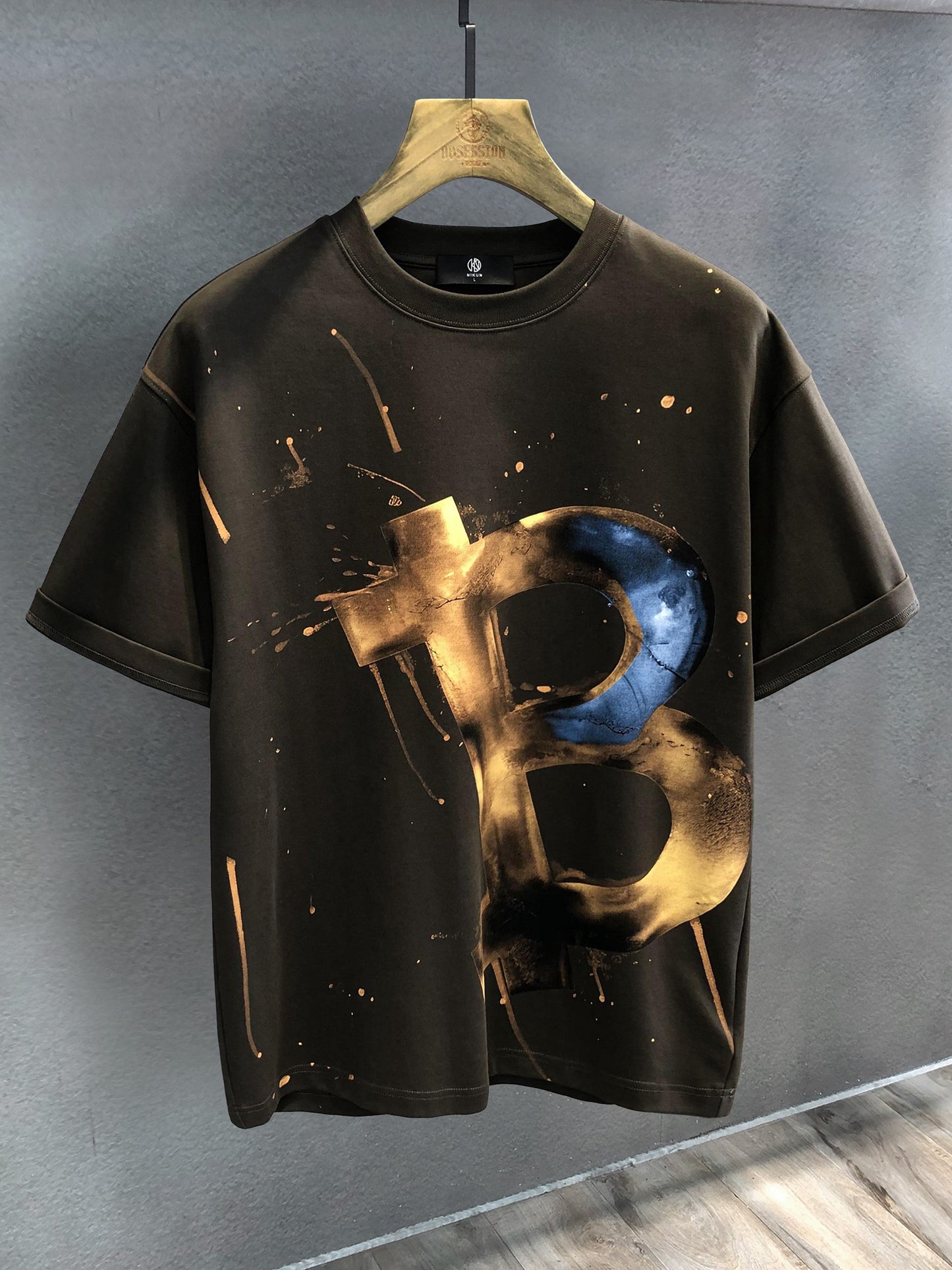 Planet contrasting t-shirt counter high street hiphop